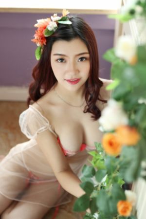年轻的邻居少妇
