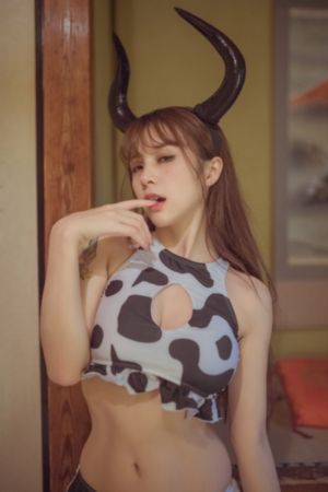 25岁女高中生动漫